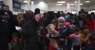 syrians fleeing israeli strikes 750x430