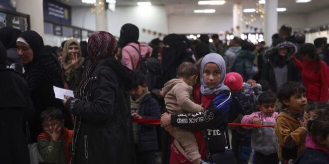 syrians fleeing israeli strikes 750x430