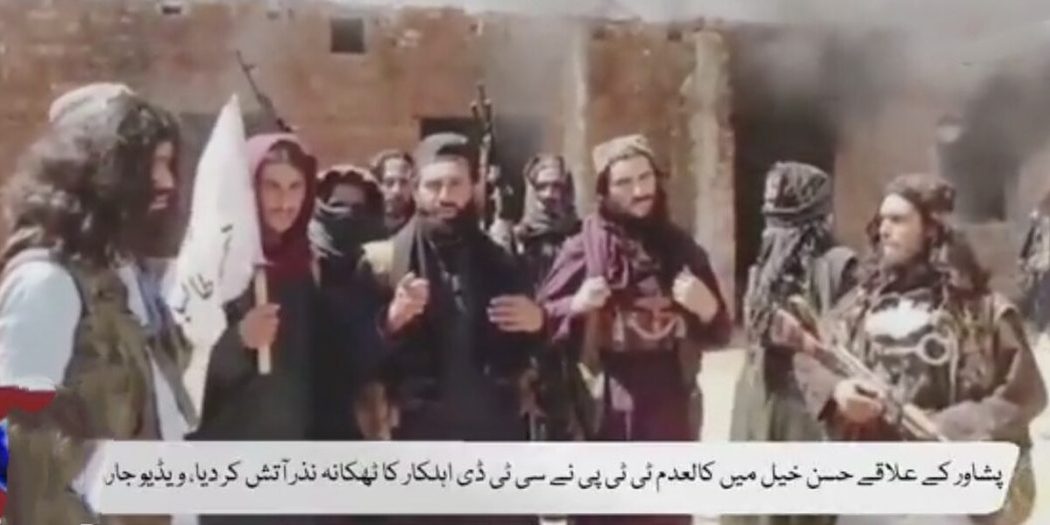 Tehrik-i Taliban, terörle mücadele polisinin evini ateşe verdi