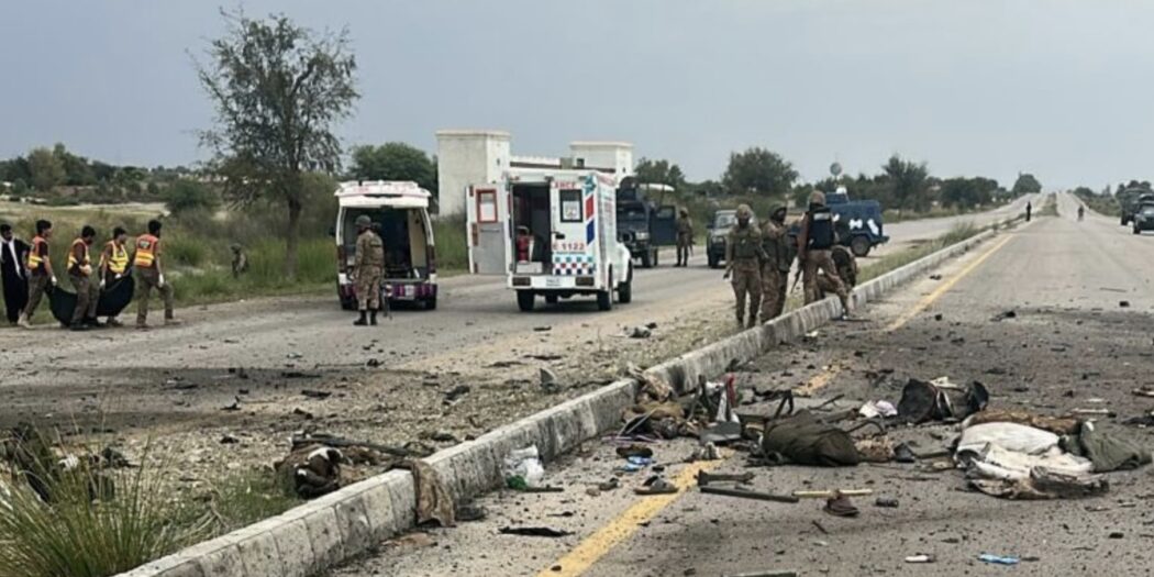 Pakistan’da askeri konvoya bombalı saldırı: 4 ölü, 3 yaralı