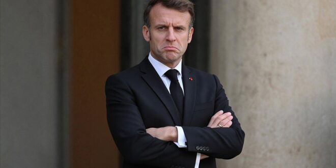 macron küsmüş