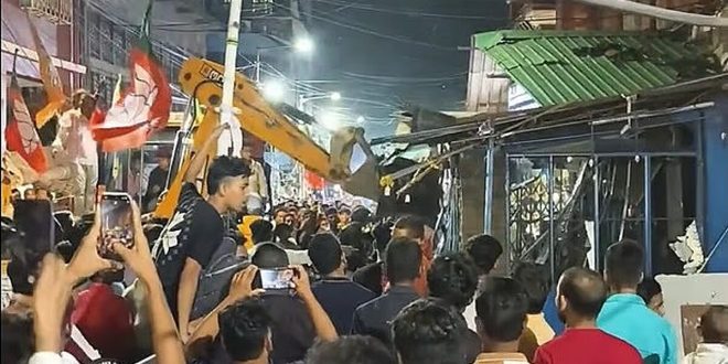 Seçimi kazanan Hindular, cami ve kiliseleri talan etti! — 1