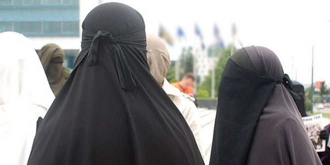 Avrupa'da özgürlük sadece kendilerine: Peçe ve nikab hedefte — 1