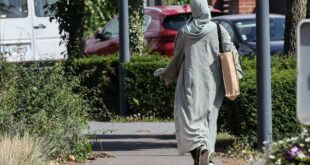 230907135909 france abaya ban 082823