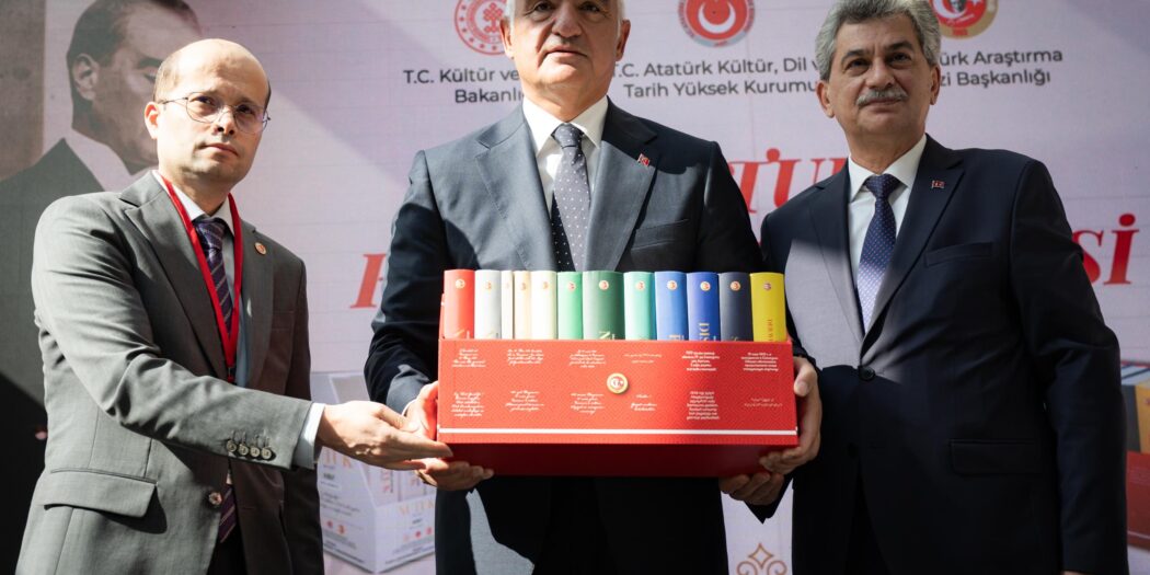 “Dünyaya açılma” projesi: Nutuk 8 dilde yayınlanıyor