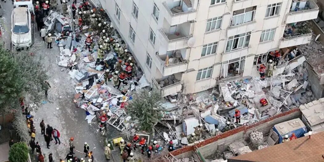 Facia göz göre göre mi geldi? Kendi kendine yıkılan binada can pazarı!