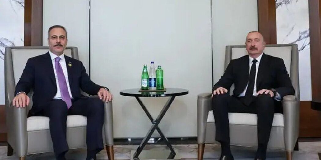 İsrail’i Azerbaycan davet etmişti: Hakan Fidan salonu terketti!