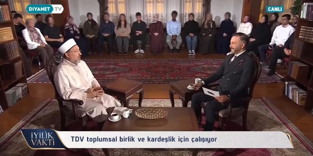 Nasihat verirken “Diyanet”, ekran başına gelince hangi “mahremiyet”?