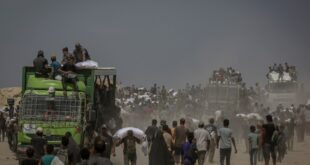 AA 20250808 38777968 38777955 PALESTINIANS FLOCK TO ZIKIM CROSSING FOR HUMANITARIAN AID 1 1